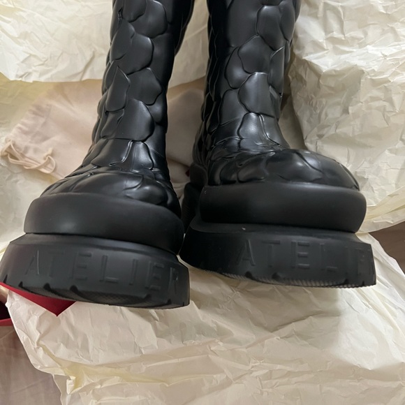 NEW Valentino Garavani Atelier Black rose flower rain boots - Picture 13 of 14